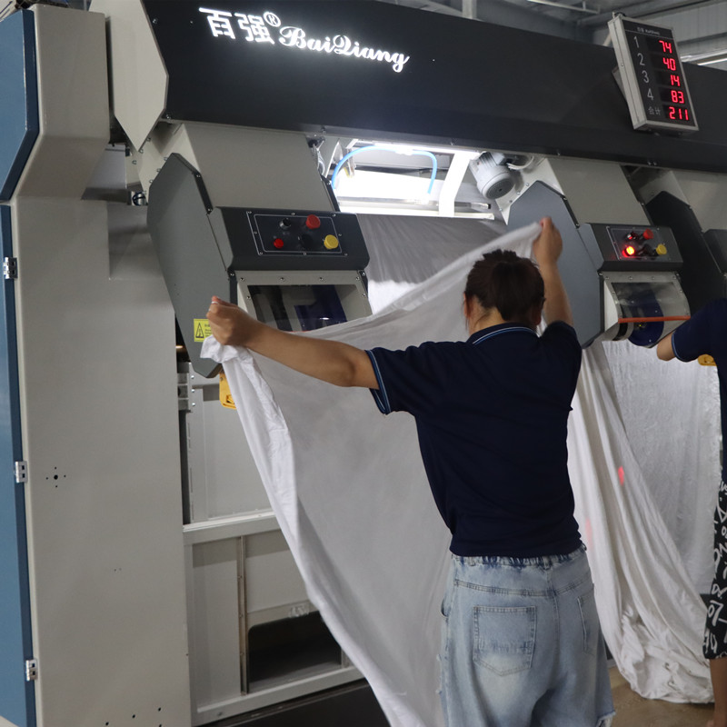 布草洗滌公司燙平機(jī)輸送前端有必要用展布機(jī)嗎? 布草洗滌公司燙平機(jī)輸送前端有必要用展布機(jī)嗎?